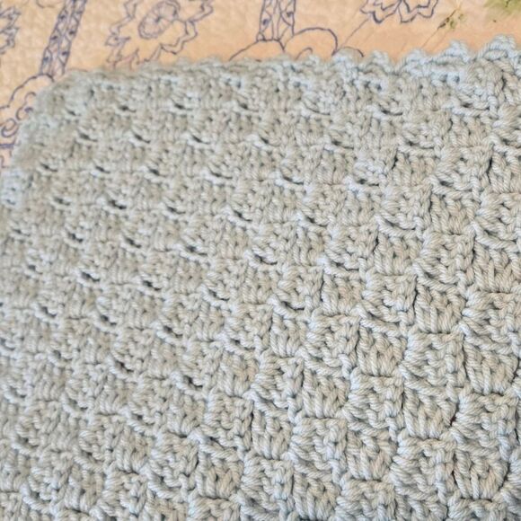 NEW ICE BLUE BABY BLANKET NEWBORN 30 X 30 INCHES Corner To Corner Pattern - Picture 3 of 7